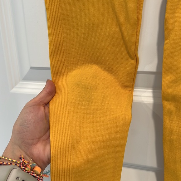 Set active matching yellow sports bra + leggings // pants xs bra s - Picture 5 of 5